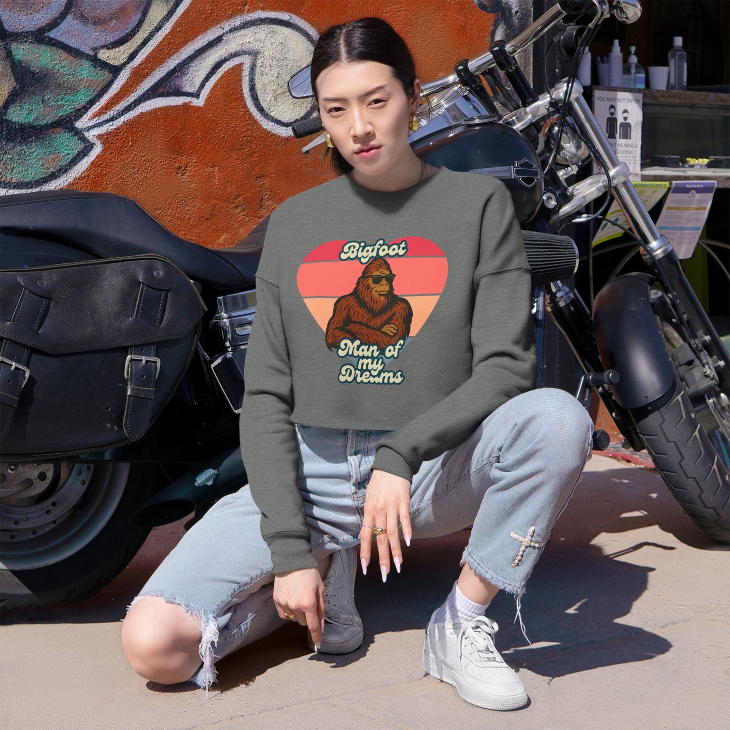 Bigfoot - The Man of my Dreams - Sasquatch Enthusiast Women's Cropped Sweatshirt