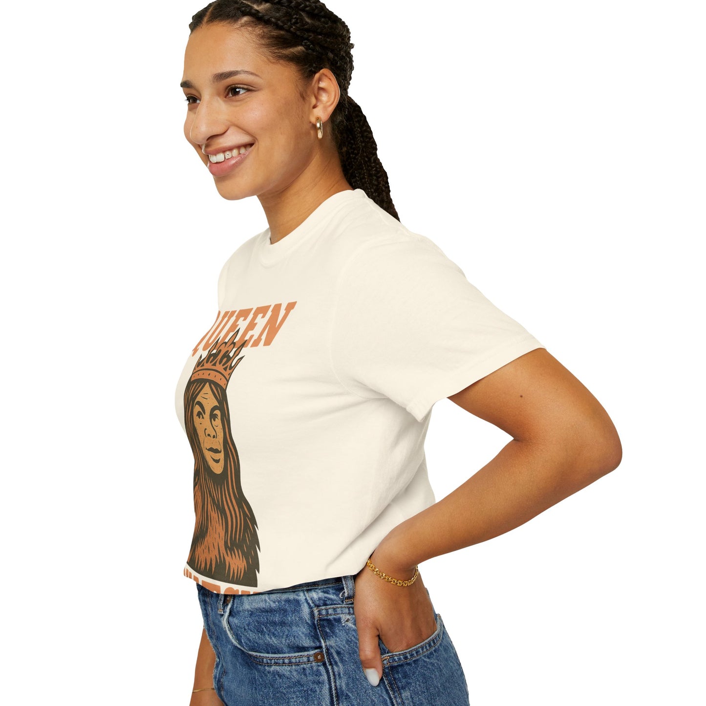 Queen Squatch - Sasquatch / Bigfoot - Comfort Colors 1717 T-Shirt