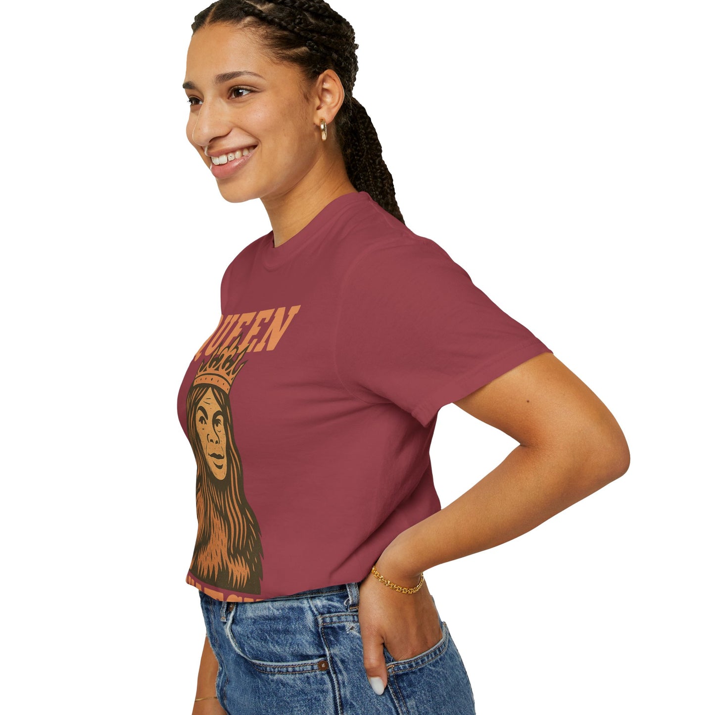 Queen Squatch - Sasquatch / Bigfoot - Comfort Colors 1717 T-Shirt